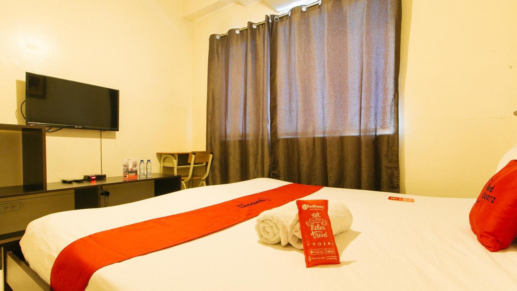 Reddoorz Plus @ E Rodriguez Corner Banawe Quezon City Bagian luar foto